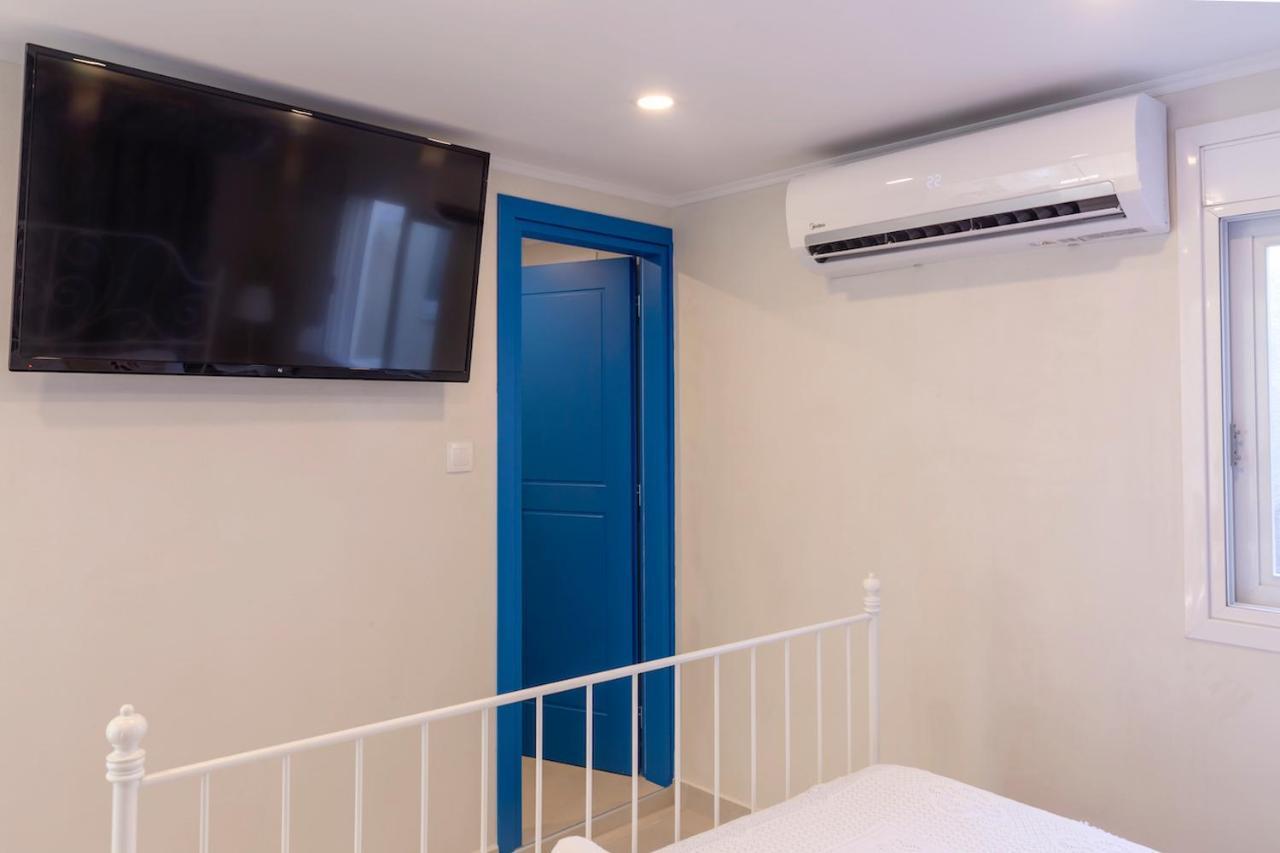 Blue And White Apartment Vipgreece Афины Экстерьер фото