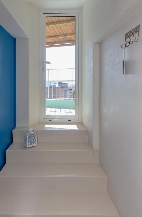 Blue And White Apartment Vipgreece Афины Экстерьер фото