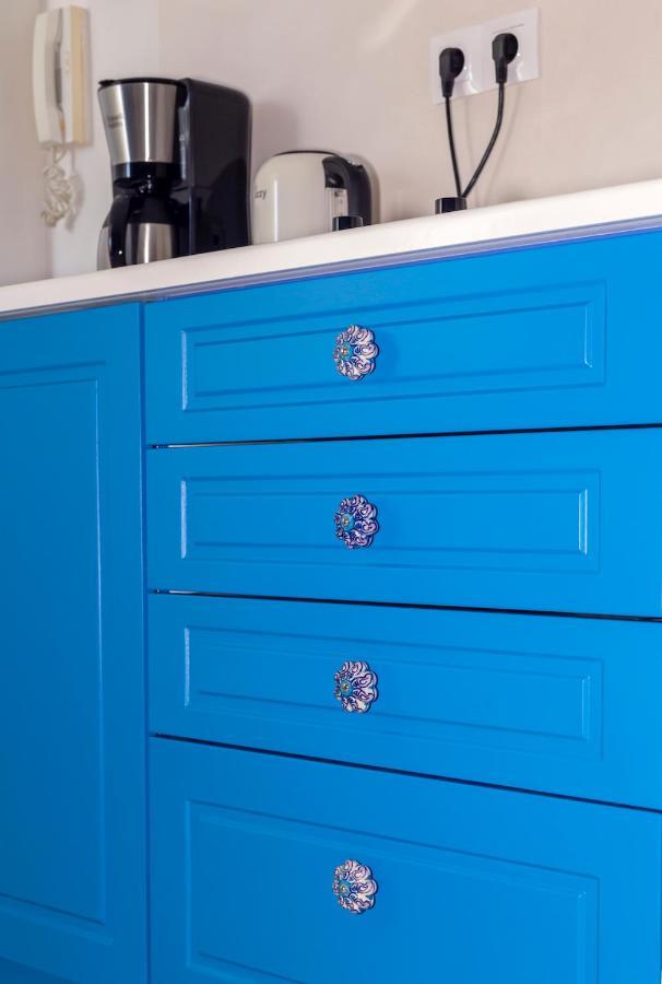 Blue And White Apartment Vipgreece Афины Экстерьер фото