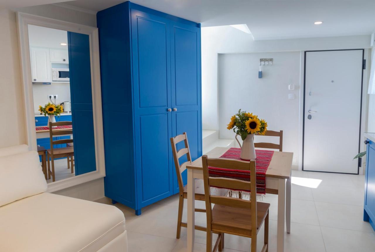 Blue And White Apartment Vipgreece Афины Экстерьер фото
