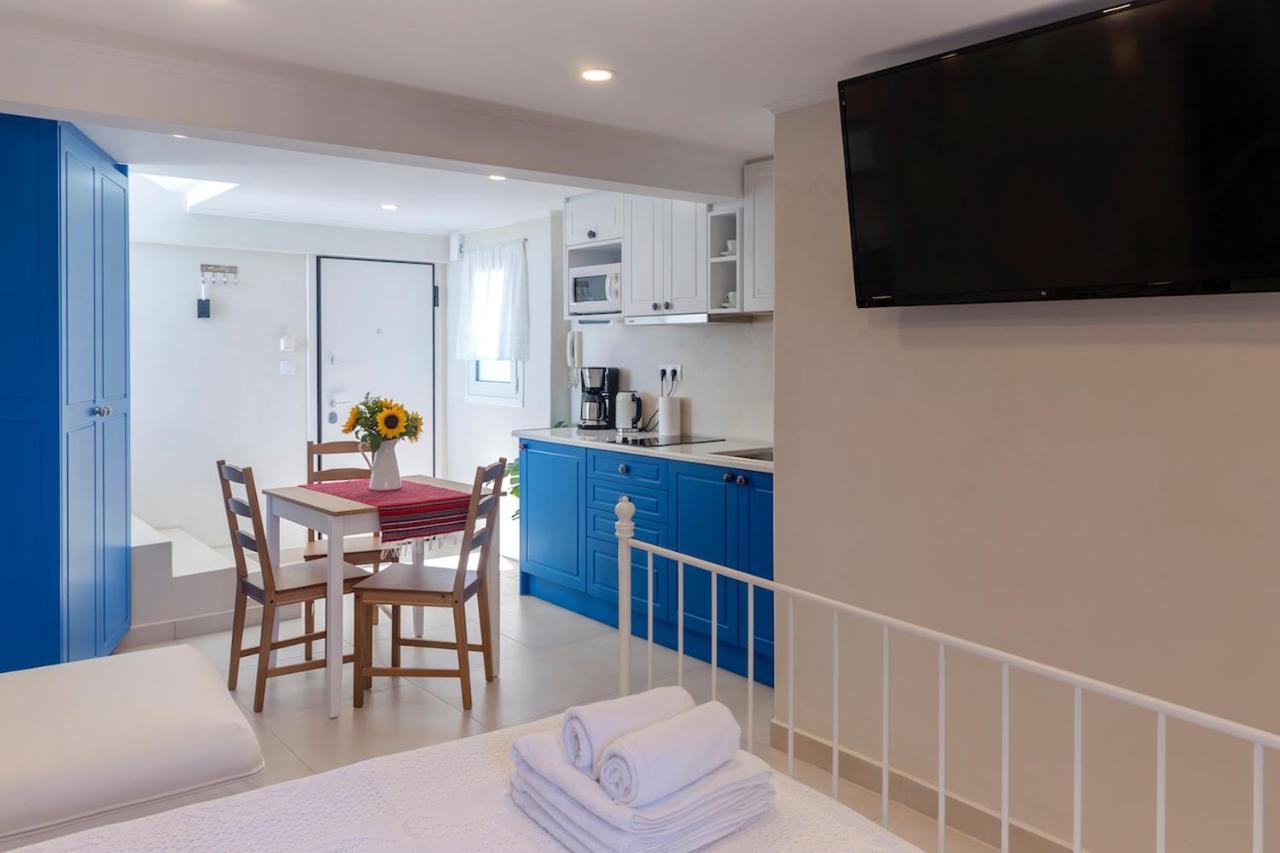 Blue And White Apartment Vipgreece Афины Экстерьер фото